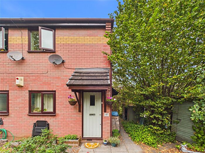 2 Bedroom Flat For Sale In New Walls, Totterdown, Bristol, BS4