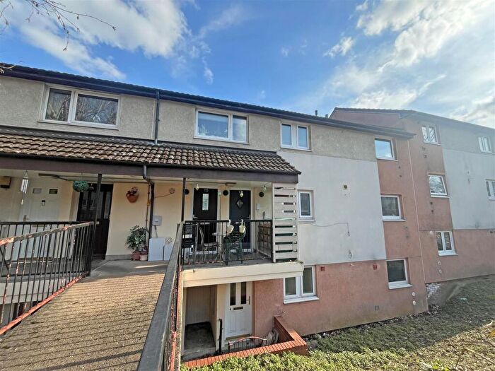 2 Bedroom Flat To Rent In Heather Close, Nottingham, NG3