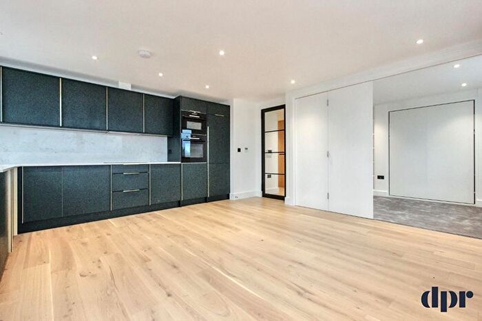 2 Bedroom Flat To Rent In Westminster Bridge Road, Elephant Amp; Castle, London, SE1