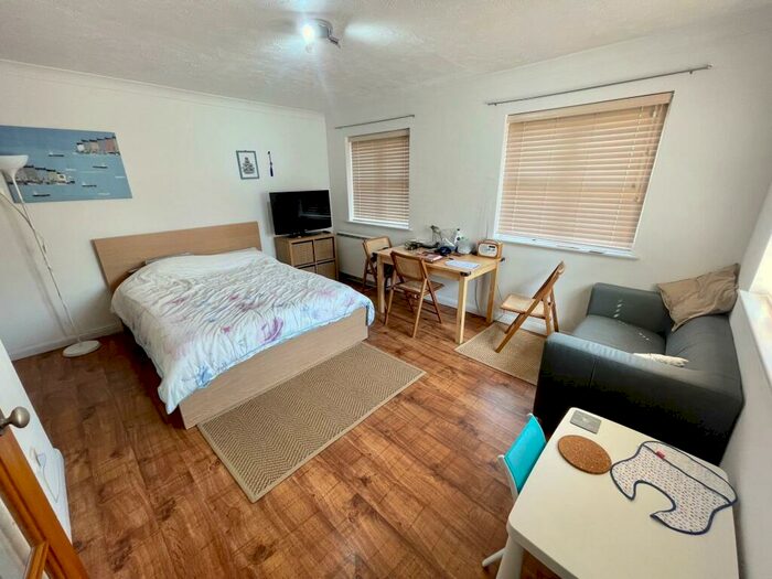 2 Bedroom Apartment To Rent In Earls Meade, Luton, LU2