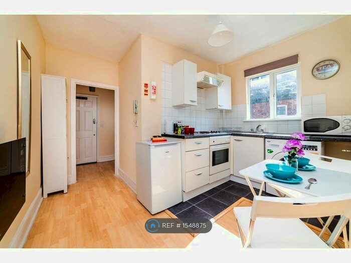 1 Bedroom Flat To Rent In Stanley Gardens, London, NW2