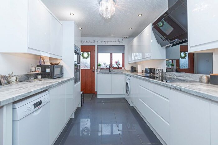 2 Bedroom Detached Bungalow For Sale In Curling Knowe, Crossgates, Cowdenbeath, KY4