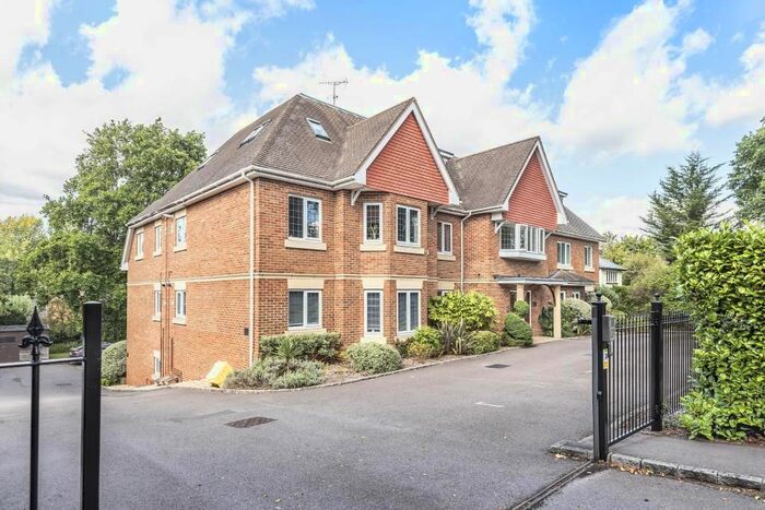 2 Bedroom Flat To Rent In Camberley, Surrey, GU15