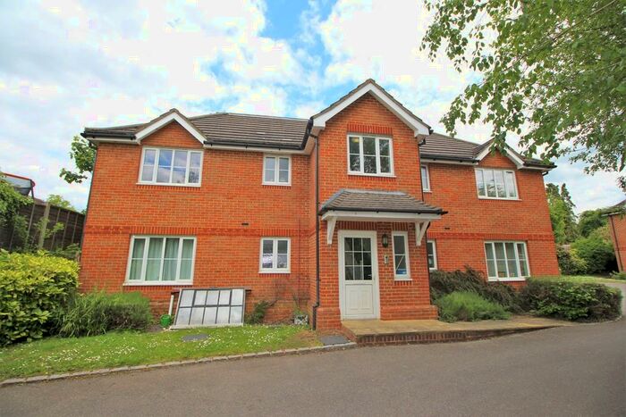 1 Bedroom Ground Flat To Rent In Aragorn Court, Guildford, GU2