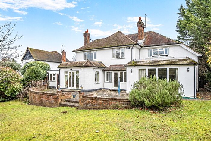 4 Bedroom Detached House For Sale In The Ridgeway, Fetcham, KT22