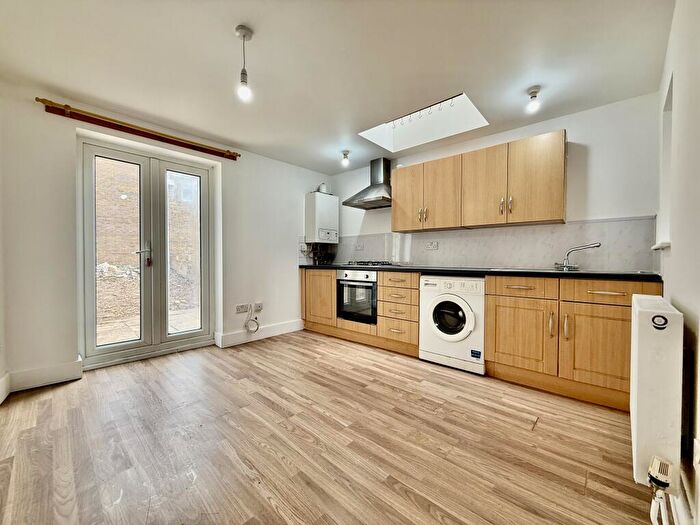 1 Bedroom Apartment To Rent In Kingston Road, Portsmouth, PO2