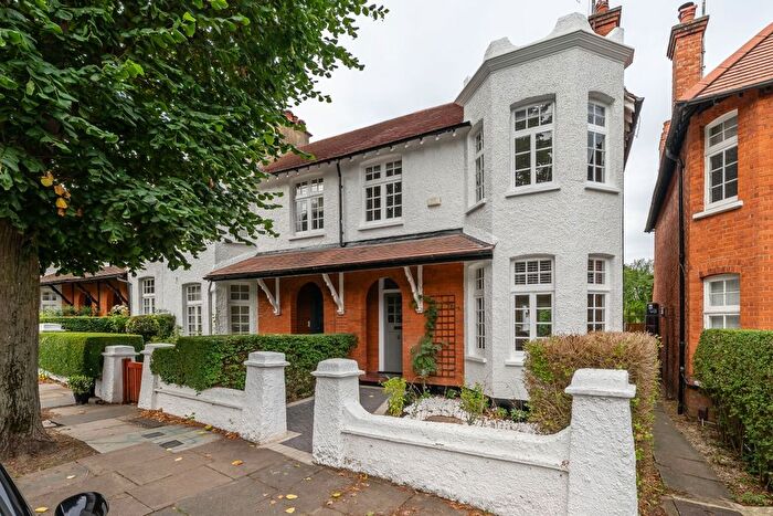 4 Bedroom Semi-Detached House To Rent In Winscombe Crescent, London, W5