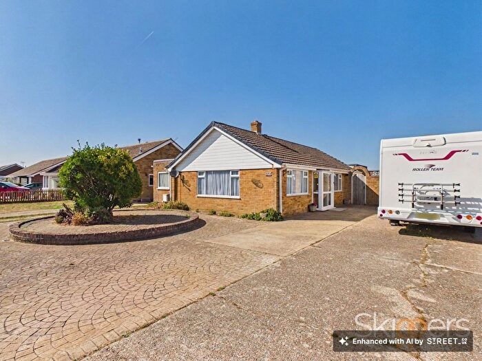 3 Bedroom Detached Bungalow For Sale In The Fairway, Dymchurch, TN29