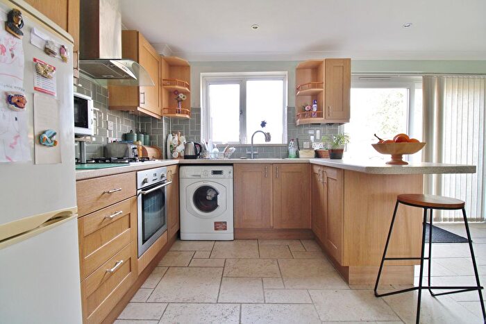 3 Bedroom Link Detached House For Sale In Kestrel Close, Stubbington, PO14