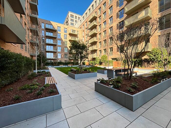 1 Bedroom Flat To Rent In Delamarre House |, NW2