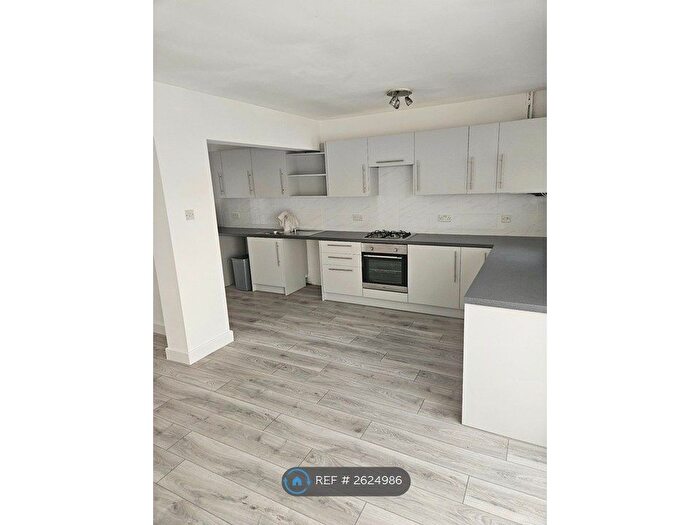 3 Bedroom Terraced House To Rent In Warwick Avenue, Harrow, HA2