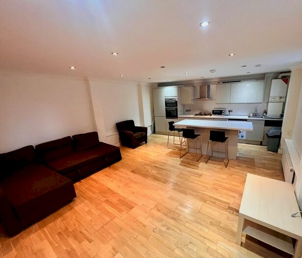 2 Bedroom Flat To Rent In Fonthill Road, London N4