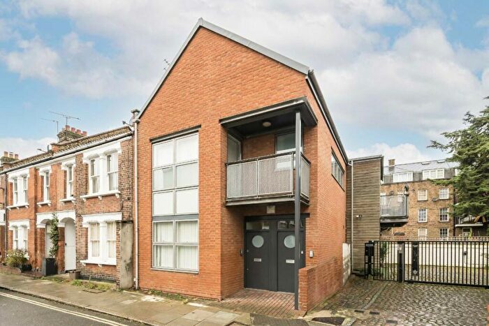 2 Bedroom Flat To Rent In Alberta Street, Kennington, SE17