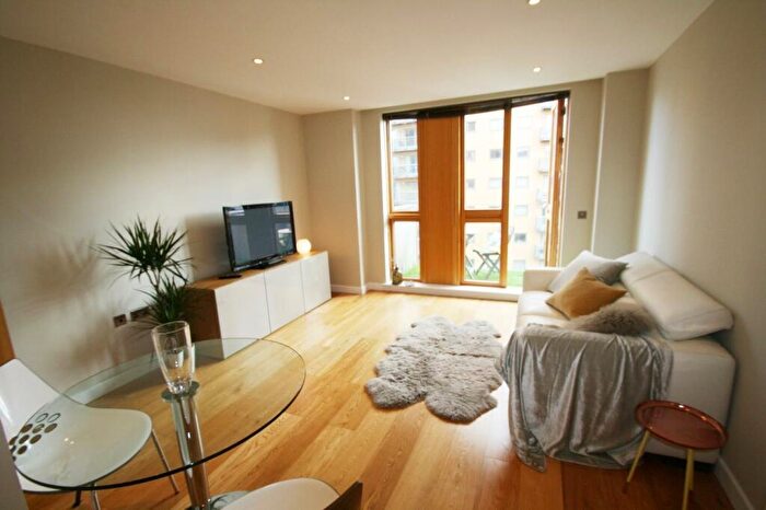 1 Bedroom Flat To Rent In Wharf Approach, Leeds, West Yorkshire, LS1