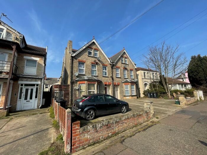 2 Bedroom Flat To Rent In Hayes Road, Clacton-On-Sea, CO15