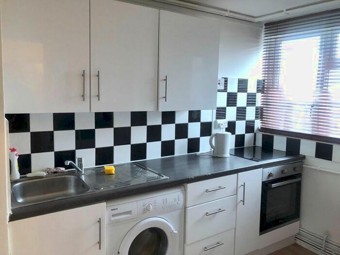 2 Bedroom Flat To Rent In Snells Park, London N18
