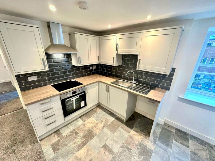 2 Bedroom Flat To Rent In Canal Road, Armley, LS12