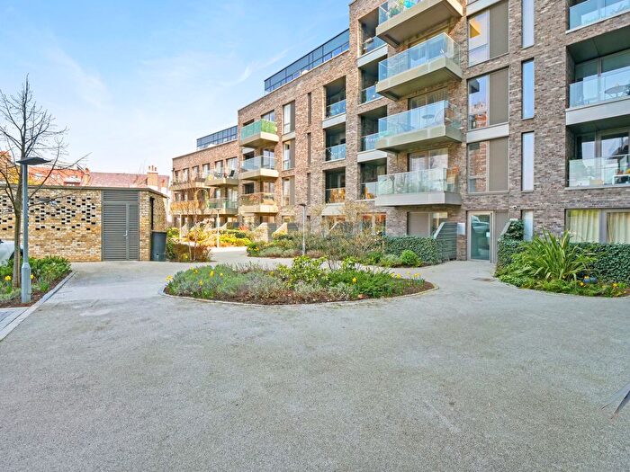 3 Bedroom Flat To Rent In Woods Road, Peckham, SE15