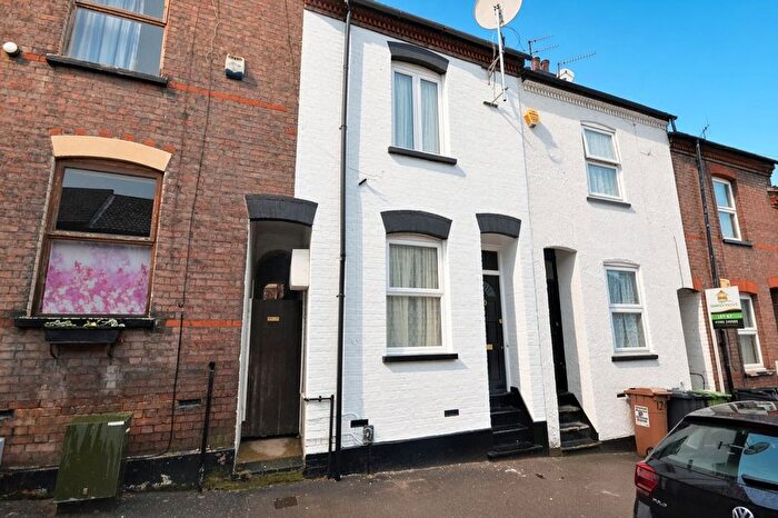 2 Bedroom Terraced House For Sale In Hartley Road, Luton, LU2