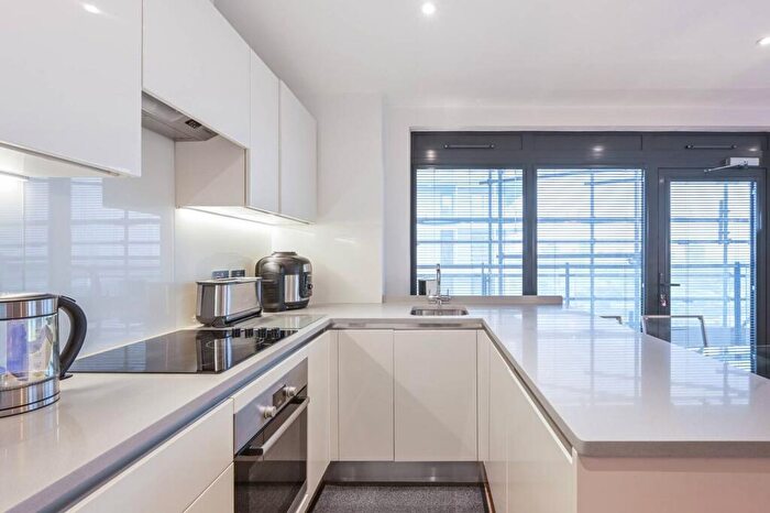 2 Bedroom Flat For Sale In Parkview Apartments, Poplar, London, E14