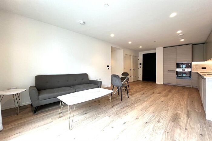 1 Bedroom Apartment To Rent In Curlew House, Hawser Lane, E14