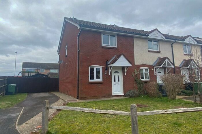 2 Bedroom End Of Terrace House To Rent In Stonechat Close, Petersfield, GU31