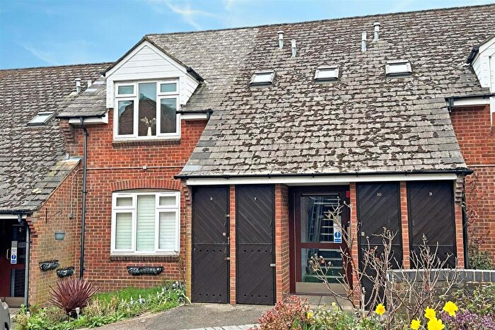 1 Bedroom Flat For Sale In Chestnut Mead, Redhill, RH1