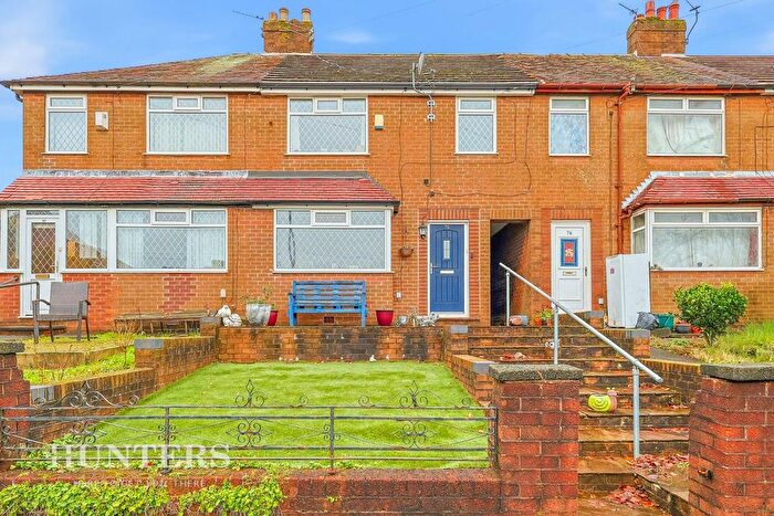 3 Bedroom Town House For Sale In Harrow Avenue, Oldham, Lancashire, OL8