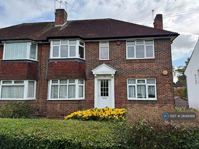 2 Bedroom Maisonette To Rent In The Fairway, London, NW7