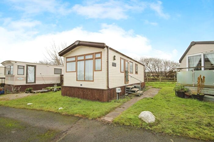 2 Bedroom Mobile/park Home For Sale In Burley Bank Road, Killinghall, Harrogate, HG3