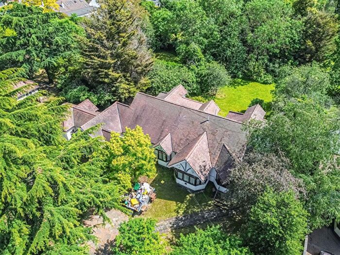 6 Bedroom Bungalow For Sale In Frimley Road, Ilford, IG3