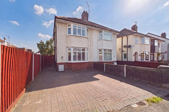 3 Bedroom Semi Detached House For Sale In Boxalls Lane, Aldershot, Hampshire, GU11