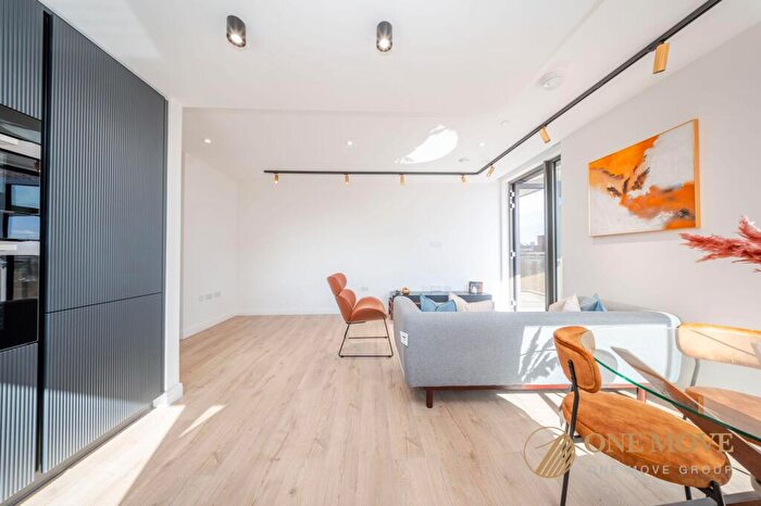 2 Bedroom Apartment To Rent In City Road, London, EC1V