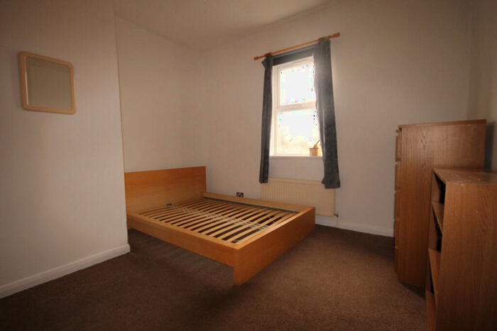 1 Bedroom Flat To Rent In Radcliffe Road, Winchmore Hill, N21