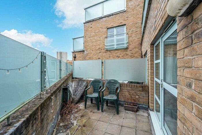 1 Bedroom Flat For Sale In Battersea Park Road, Battersea, London, SW11