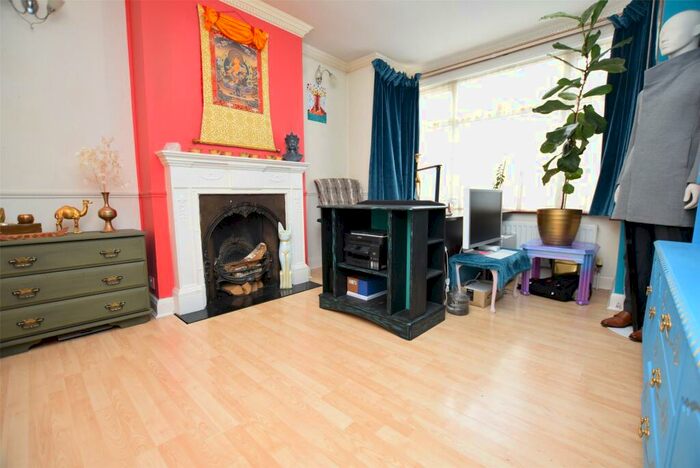 3 Bedroom Semi-Detached House To Rent In Alexandra Road, Romford, RM1