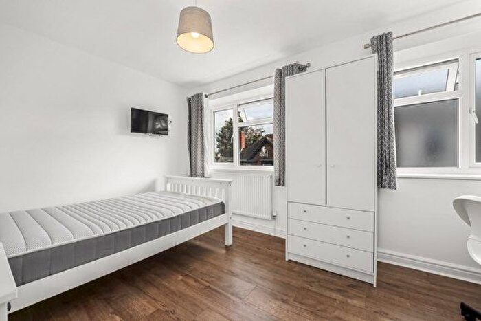 6 Bedroom Terraced House To Rent In Howard Road, Surbiton, Greater London, KT5