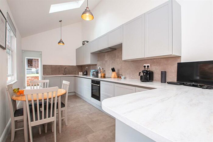 4 Bedroom Semi-Detached House To Rent In Clarence Road, Stony Stratford, MK11