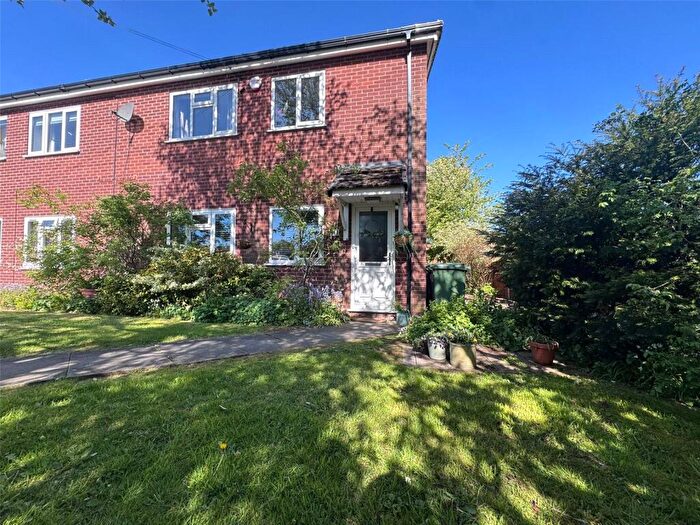 2 Bedroom Maisonette For Sale In Dunvegan Road, Hazel Grove, Stockport, Greater Manchester, SK7