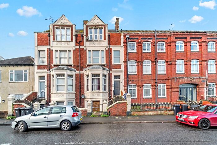 1 Bedroom Flat For Sale In Hanham Road, Hanham Lodge, BS15