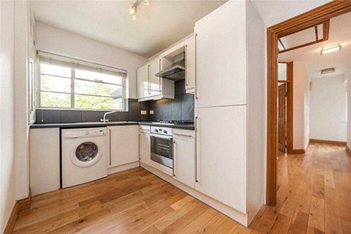2 Bedroom Flat To Rent In Ossulton Way, London, N2