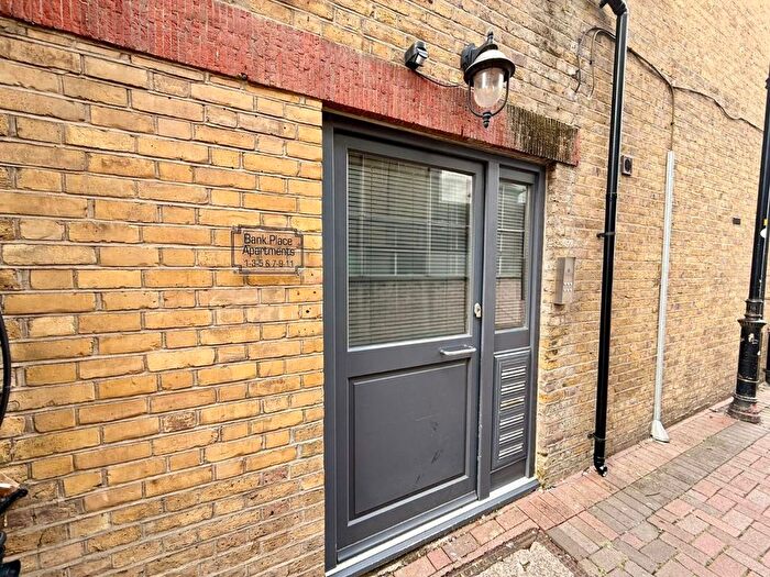 1 Bedroom Flat To Rent In Bank Place, Brentwood, CM14
