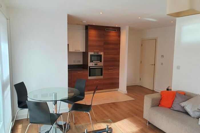 3 Bedroom Flat To Rent In Forge Square, London, London, E14