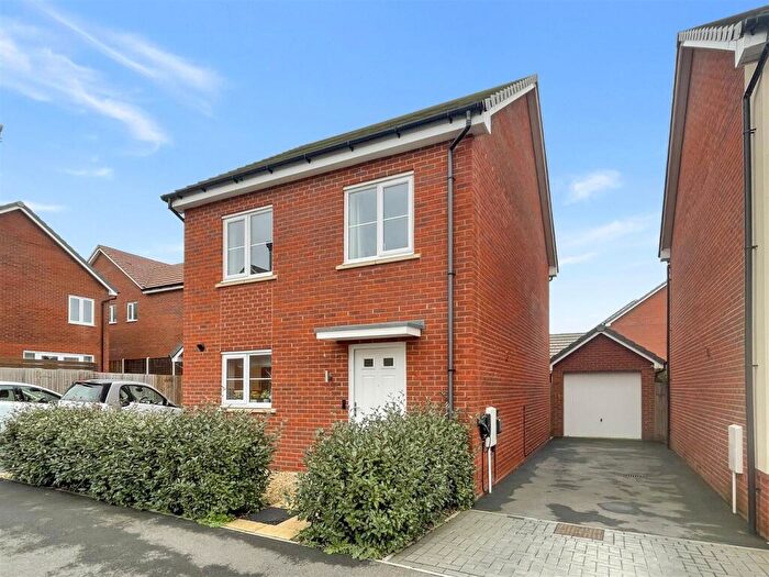 3 Bedroom Detached House For Sale In Campbell Vale, Longhedge, Salisbury, SP4