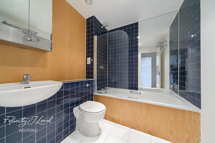 2 Bedroom Flat For Sale In Commercial Road, London, E1
