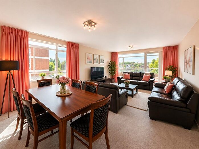 2 Bedroom Block Of Flats To Rent In Mayflower Lodge, Finchley, N3