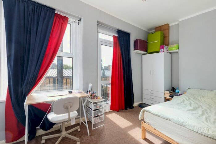 2 Bedroom Flat To Rent In Vicarage Parade, West Green Road, London, N15