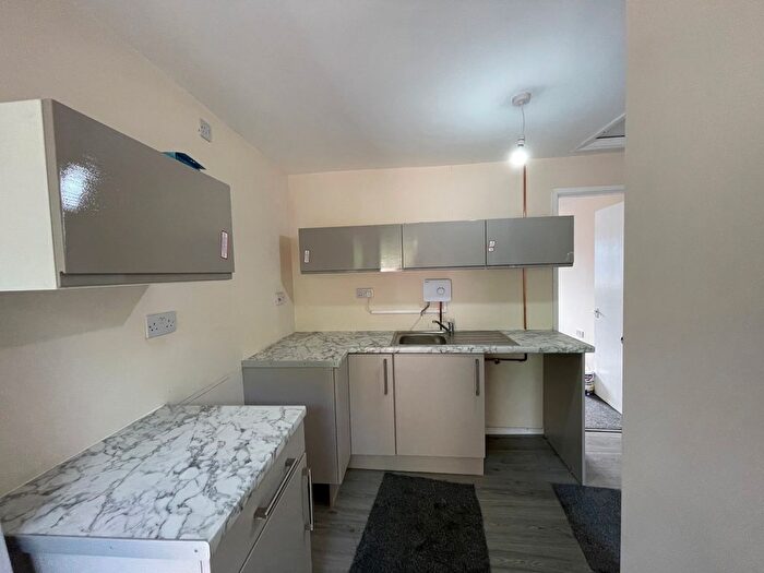 1 Bedroom Flat To Rent In Temple Bar, Willenhall, West Midlands, WV13