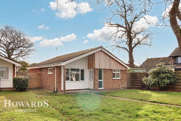 3 Bedroom Detached Bungalow For Sale In Rubens Walk, Gunton, NR32