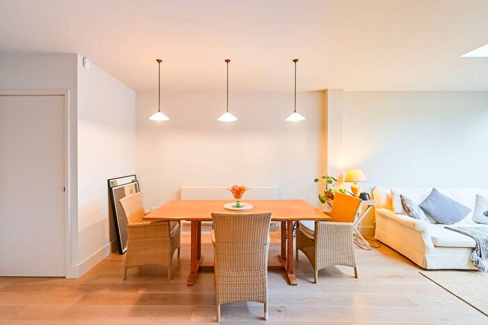 3 Bedroom Terraced House For Sale In Fairfoot Road, Bow, London, E3